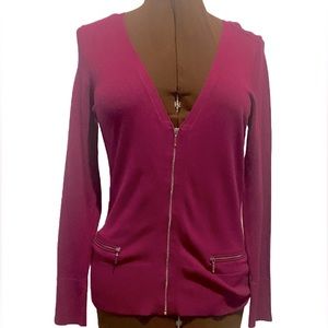 🩷REITMANS🩷Plum V-neck Zipper cardigan in medium. Zipper pockets on the front.
